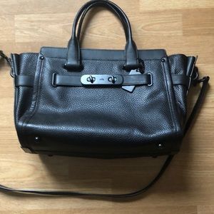 Coach swagger,Black pebble leather,34408 like new